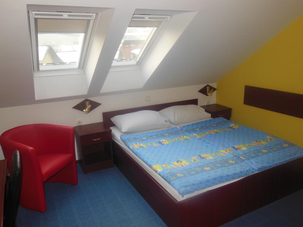 Hotel Pri Belokranjcu Novo Mesto Room photo